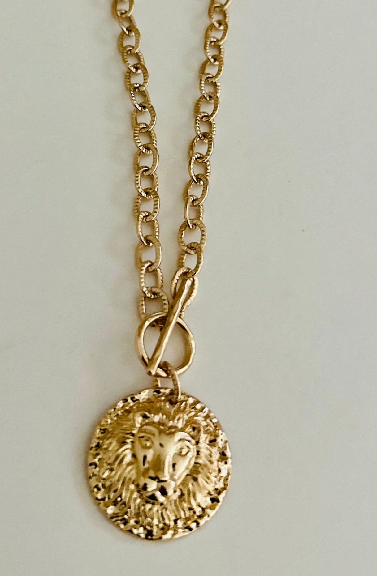 Gold Lion Toggle Necklace | Women's Fashion - Dhalfashionistt